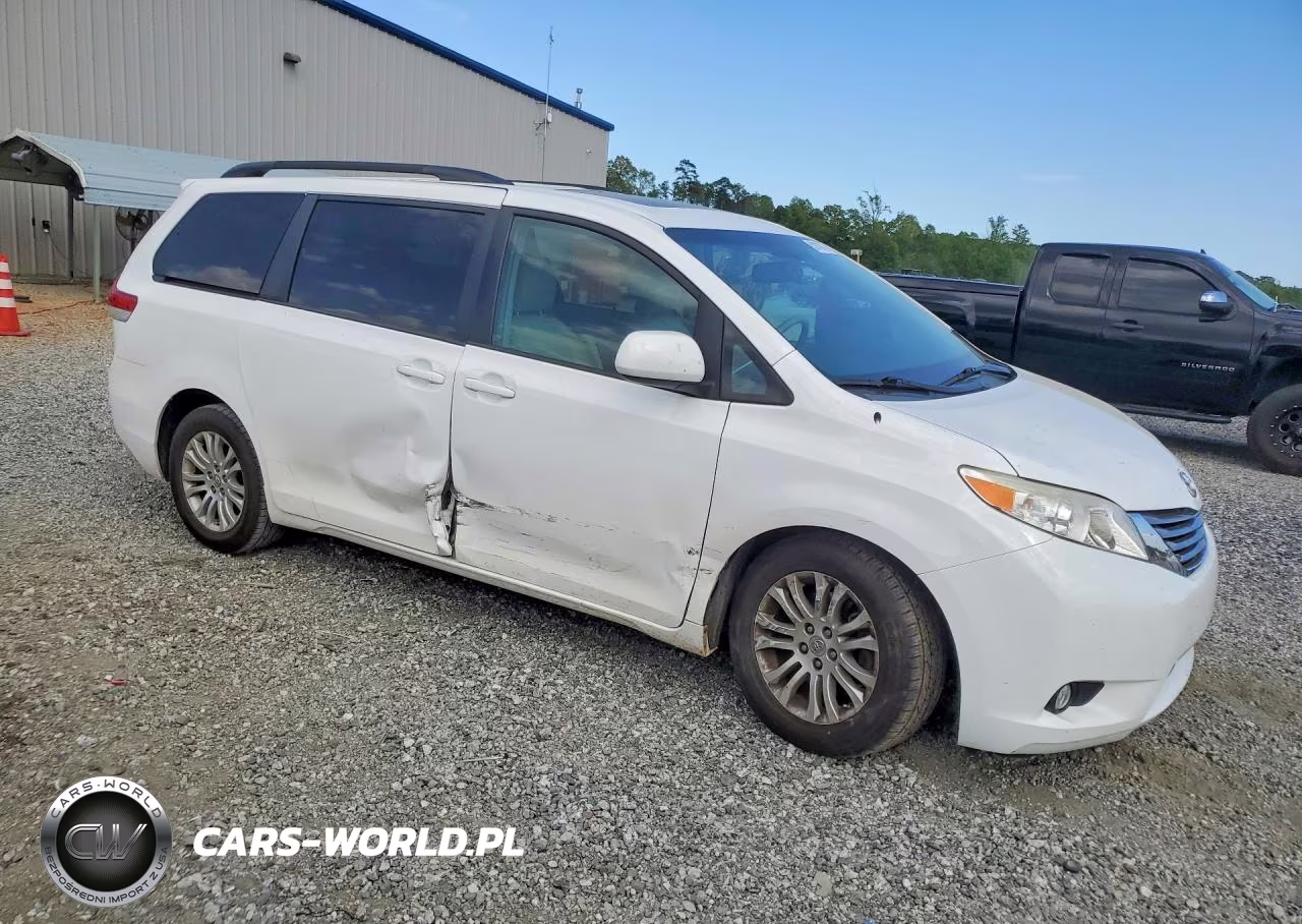 2013 Toyota Sienna Xle 8-Passenger VIN:5TDYK3DC8DS306854 - 4