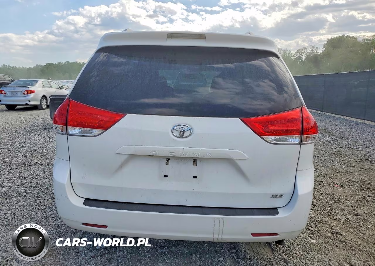2013 Toyota Sienna Xle 8-Passenger VIN:5TDYK3DC8DS306854 - 6