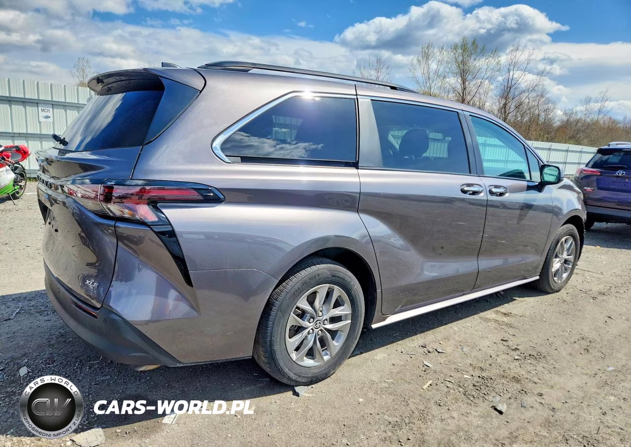 2024 Toyota Sienna Xle 7-Passenger VIN:5TDJSKFC9RS130607 - 3