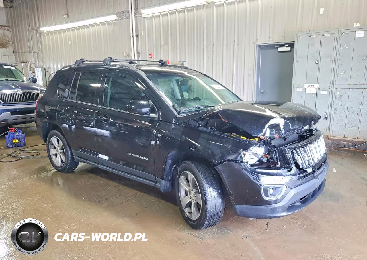 2016 Jeep Compass Latitude VIN:1C4NJCEA9GD700804 - 4