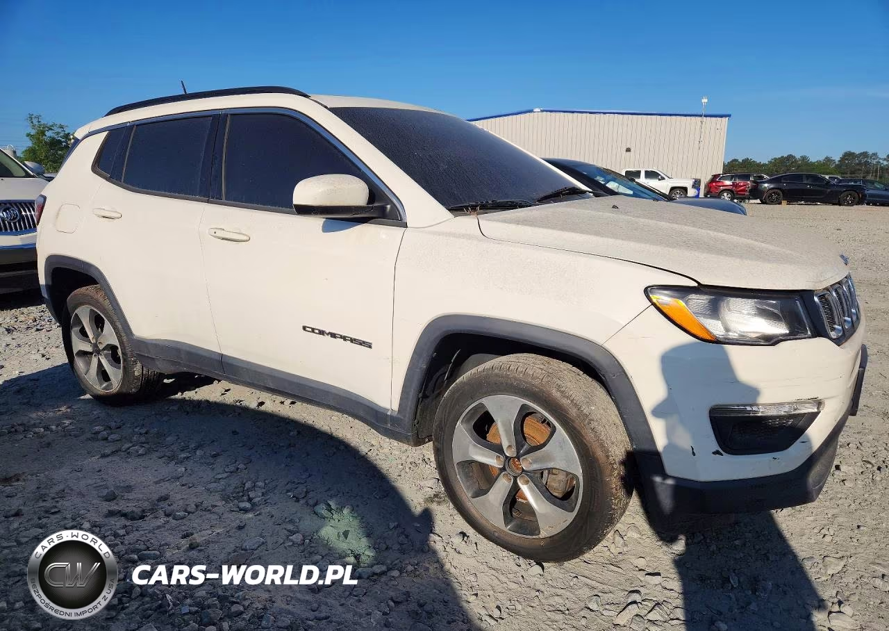 2018 Jeep Compass Latitude VIN:3C4NJDBB7JT144318 - 4