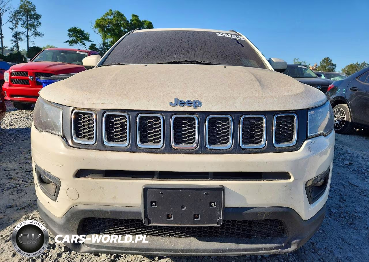 2018 Jeep Compass Latitude VIN:3C4NJDBB7JT144318 - 5