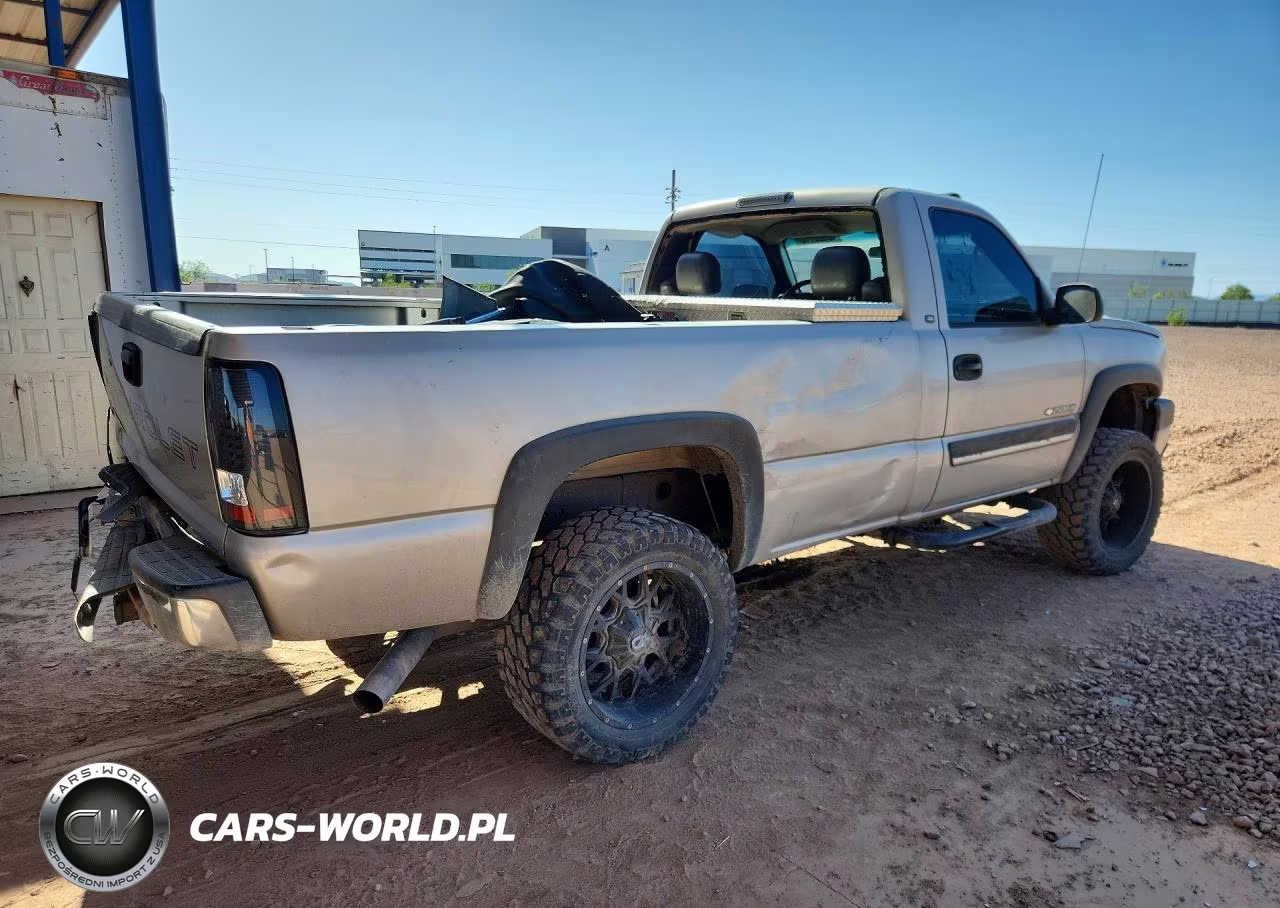 2005 Chevrolet Silverado C2500 Heavy Duty VIN:1GCHC24U75E180963 - 3