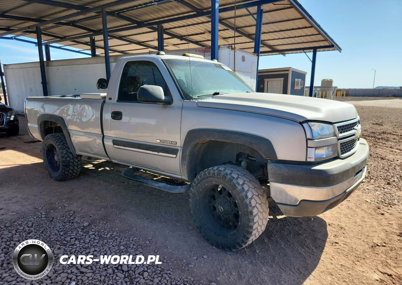 2005 Chevrolet Silverado C2500 Heavy Duty VIN:1GCHC24U75E180963 - 4