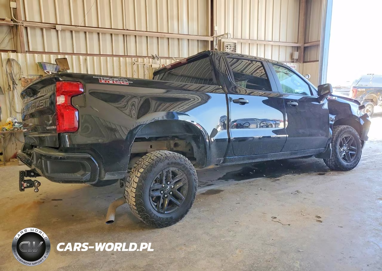 2025 Chevrolet Silverado K1500 Trail Boss Custom VIN:3GCPKCEK1SG274889 - 3