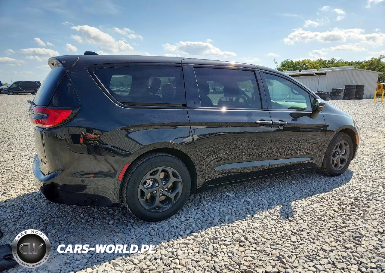 2023 Chrysler Pacifica Hybrid Touring L VIN:2C4RC1L70PR501743 - 3