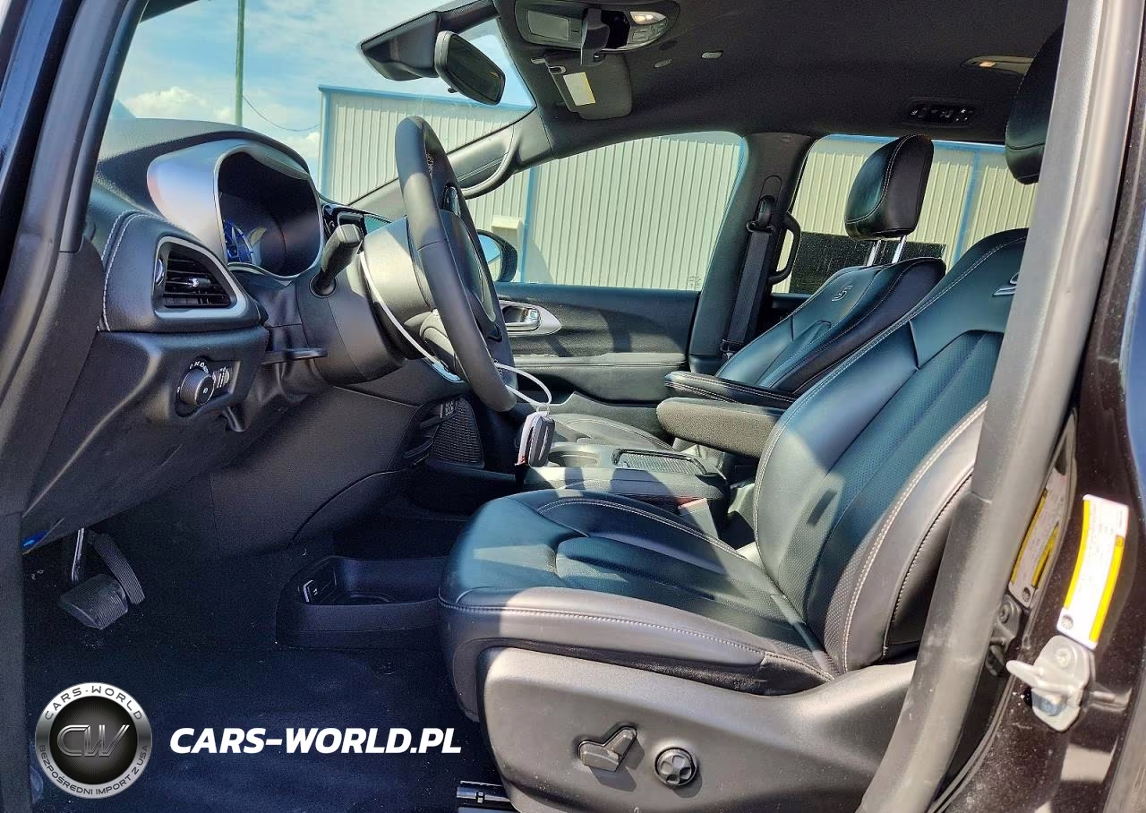 2023 Chrysler Pacifica Hybrid Touring L VIN:2C4RC1L70PR501743 - 7