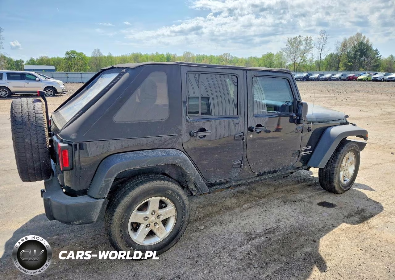 2015 Jeep Wrangler Unlimited Sport VIN:1C4HJWDG3FL592155 - 3