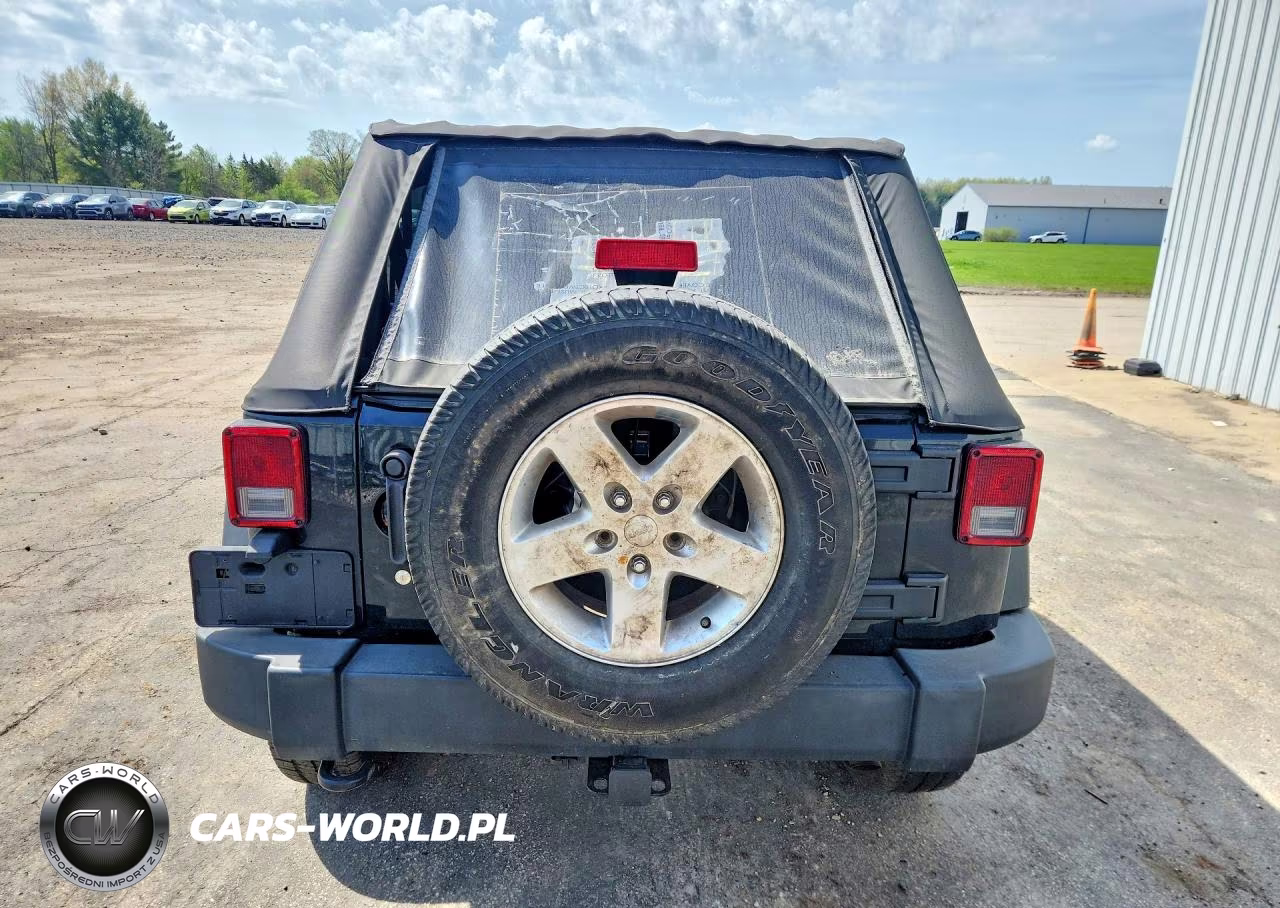 2015 Jeep Wrangler Unlimited Sport VIN:1C4HJWDG3FL592155 - 6