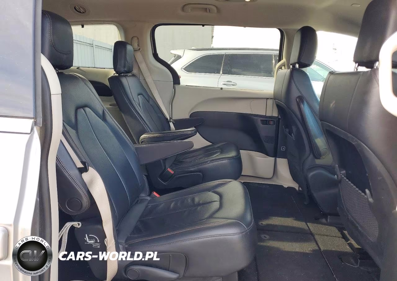 2017 Chrysler Pacifica Touring L VIN:2C4RC1BG2HR770670 - 11