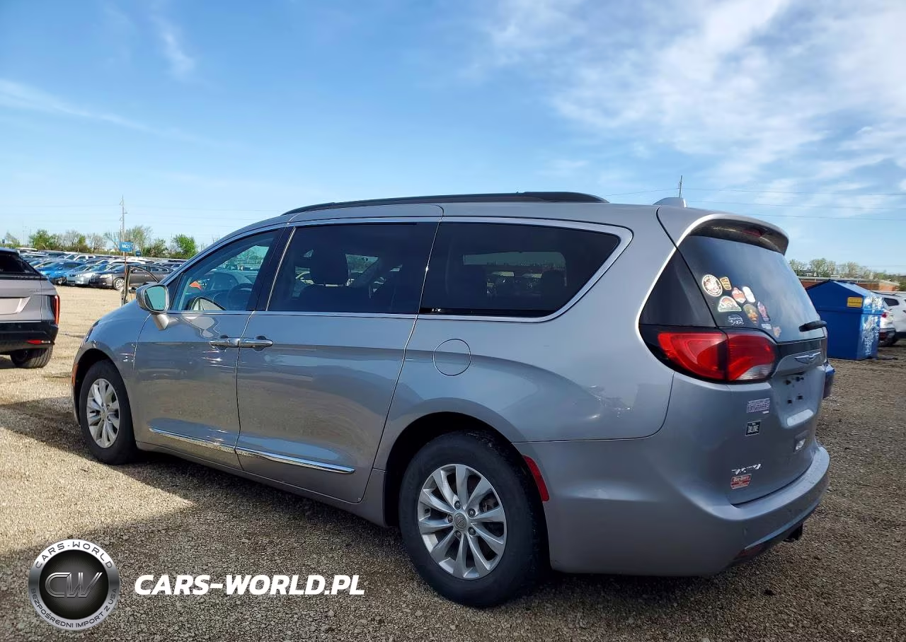 2017 Chrysler Pacifica Touring L VIN:2C4RC1BG2HR770670 - 2