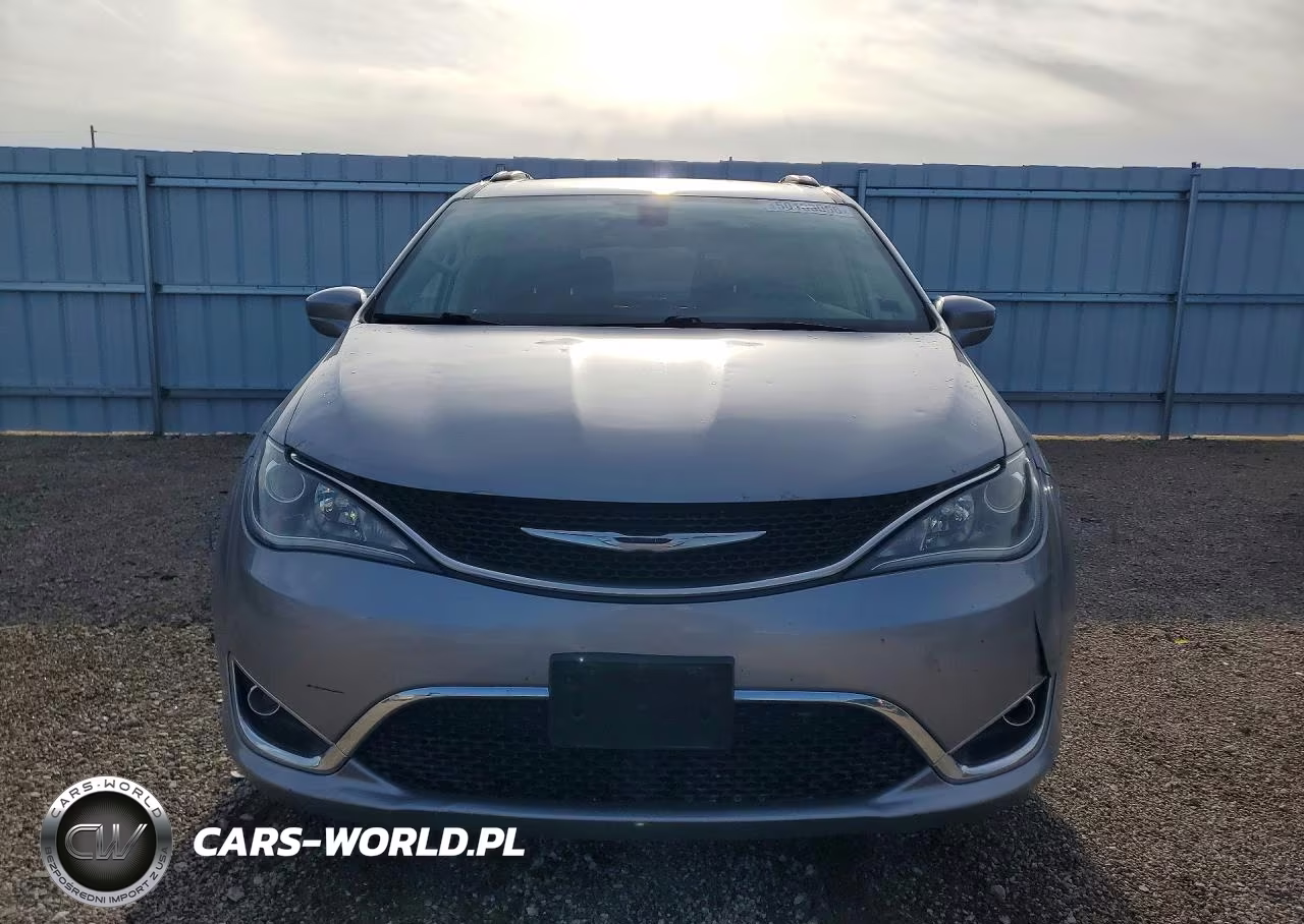 2017 Chrysler Pacifica Touring L VIN:2C4RC1BG2HR770670 - 5