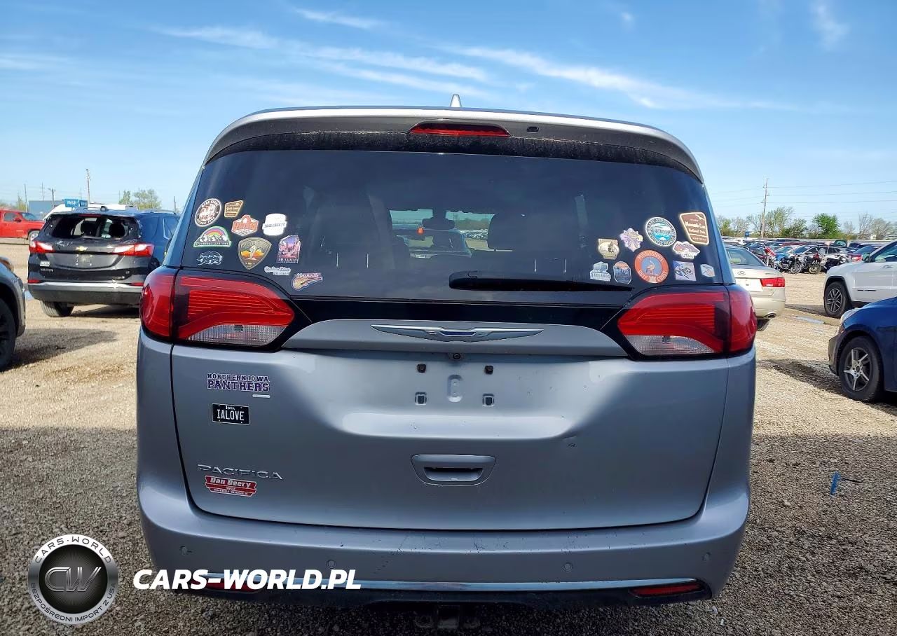 2017 Chrysler Pacifica Touring L VIN:2C4RC1BG2HR770670 - 6