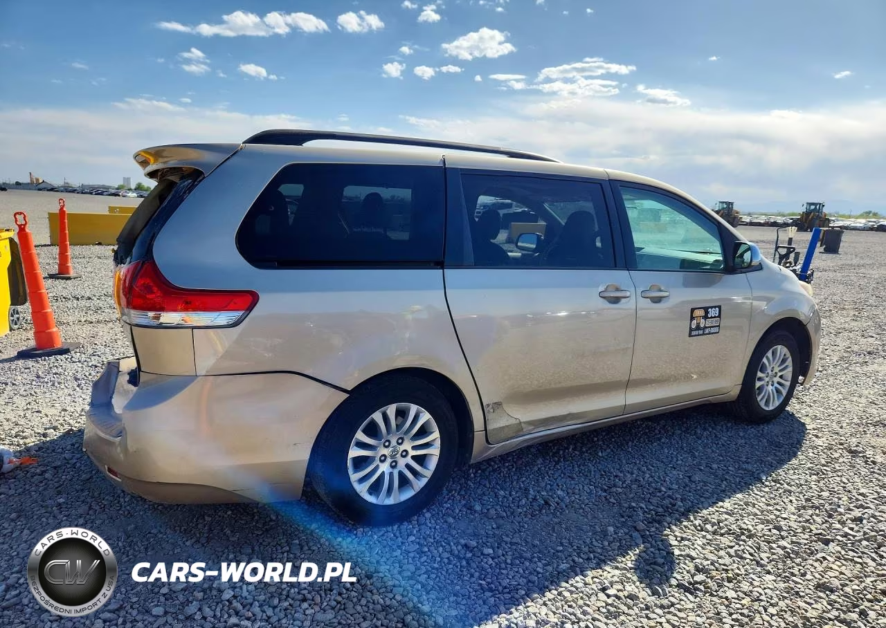 2013 Toyota Sienna Xle 8-Passenger VIN:5TDYK3DC6DS377860 - 3