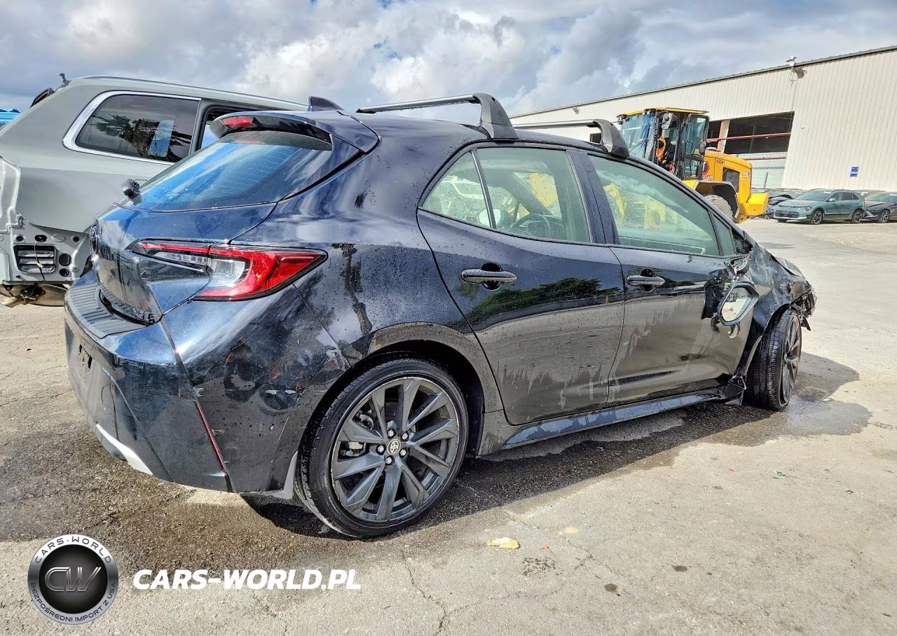 2025 Toyota Corolla Hatchback Xse VIN:JTNC4MBE1S3236557 - 3