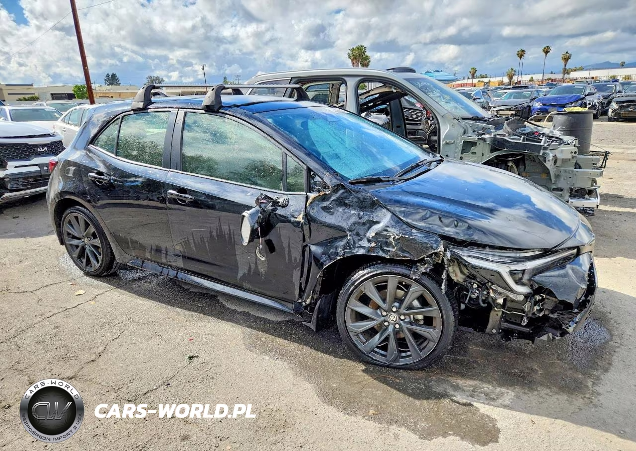 2025 Toyota Corolla Hatchback Xse VIN:JTNC4MBE1S3236557 - 4