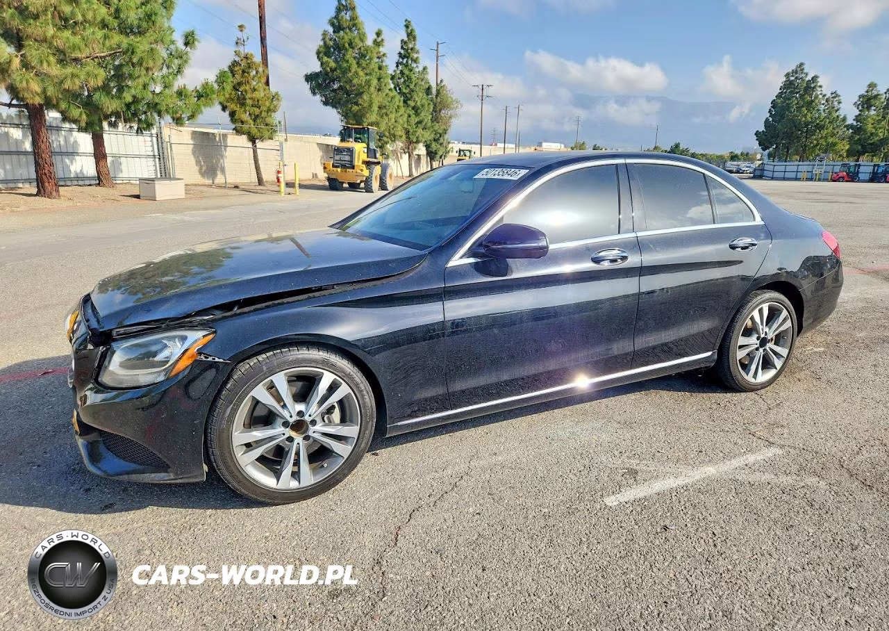 2016 Mercedes-Benz C 300 – zdjęcie 1 z 12
