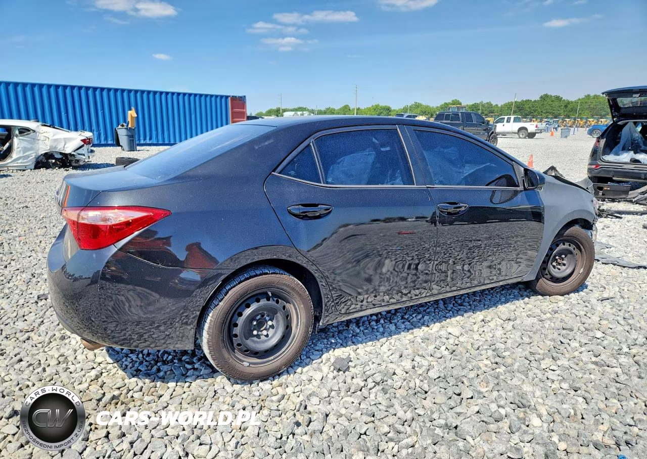 2018 Toyota Corolla Le VIN:2T1BURHE1JC123217 - 3