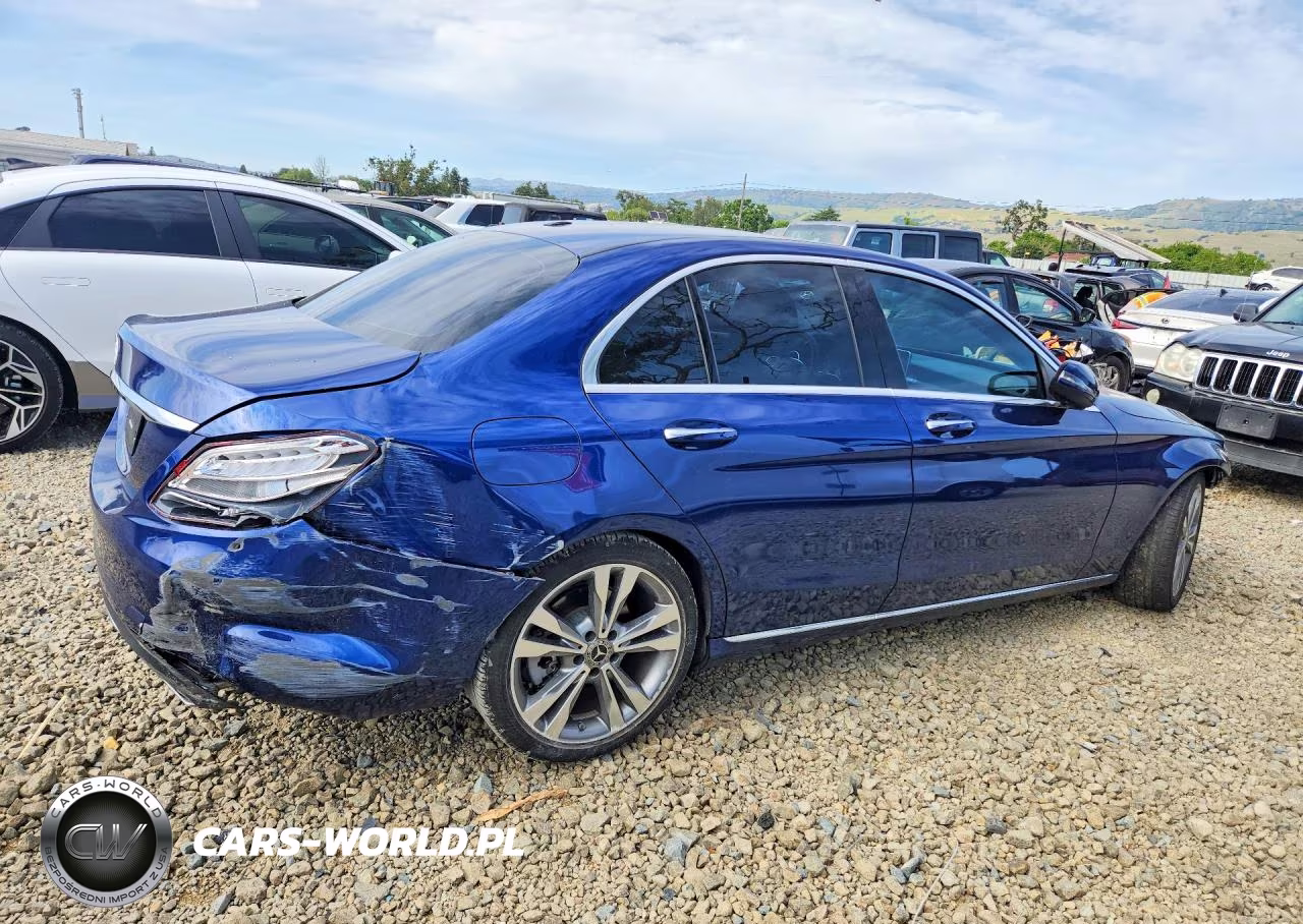 2018 Mercedes-Benz C 300 VIN:55SWF4JB6JU251641 - 3