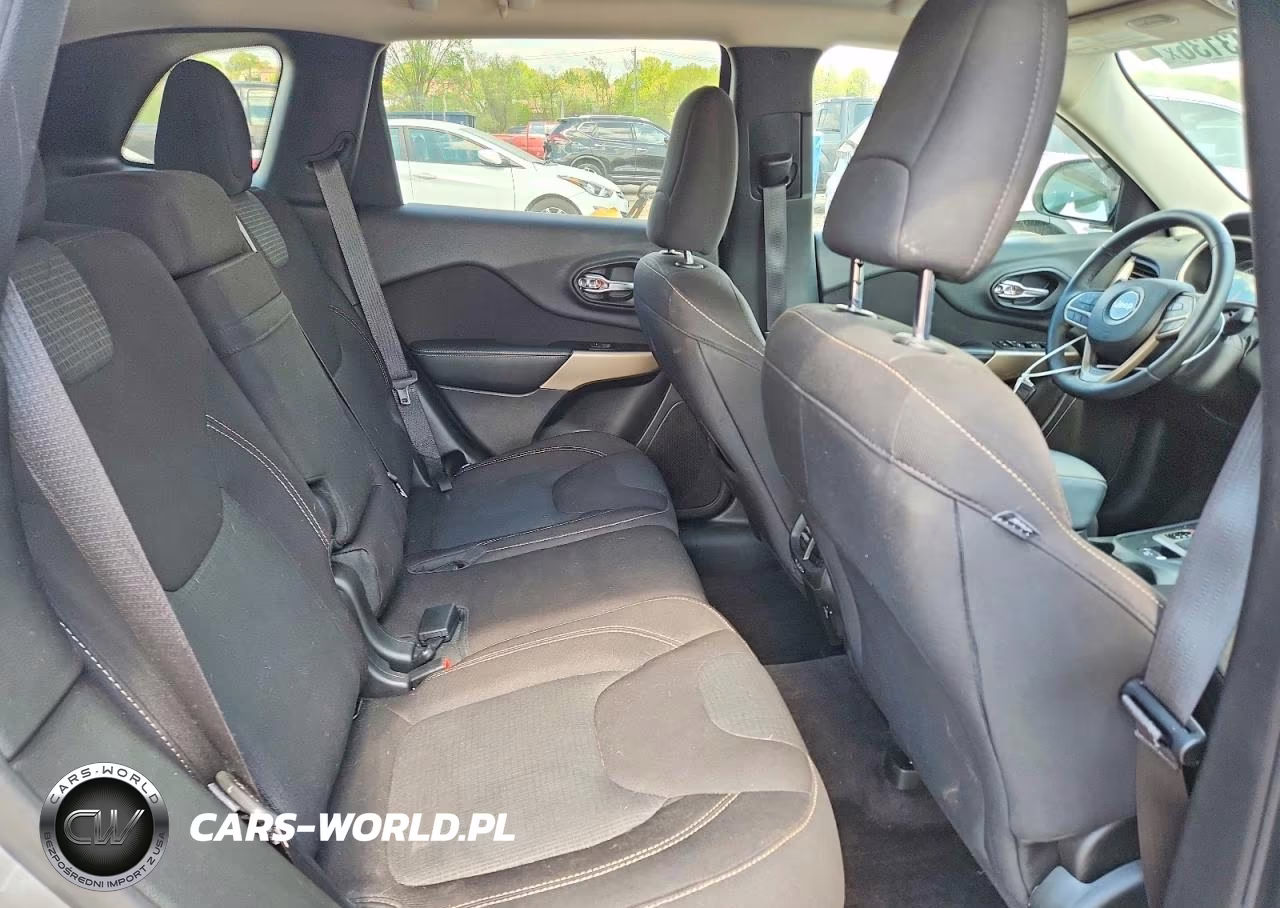 2017 Jeep Cherokee Latitude VIN:1C4PJMCS8HW568375 - 11