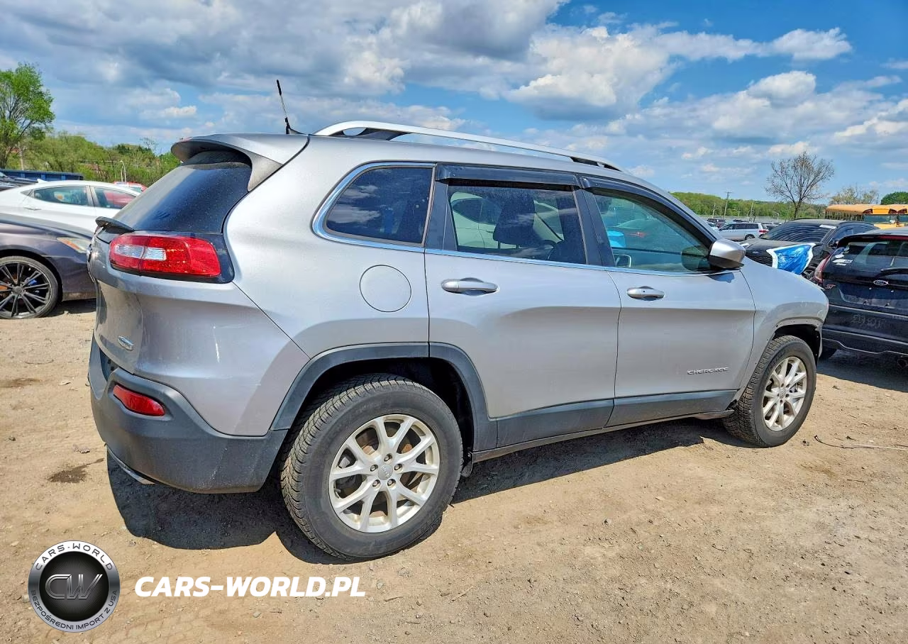 2017 Jeep Cherokee Latitude VIN:1C4PJMCS8HW568375 - 3