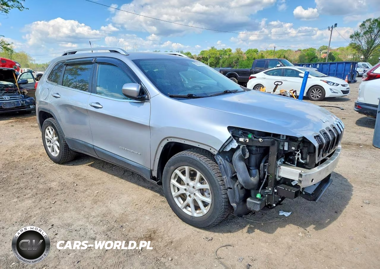 2017 Jeep Cherokee Latitude VIN:1C4PJMCS8HW568375 - 4
