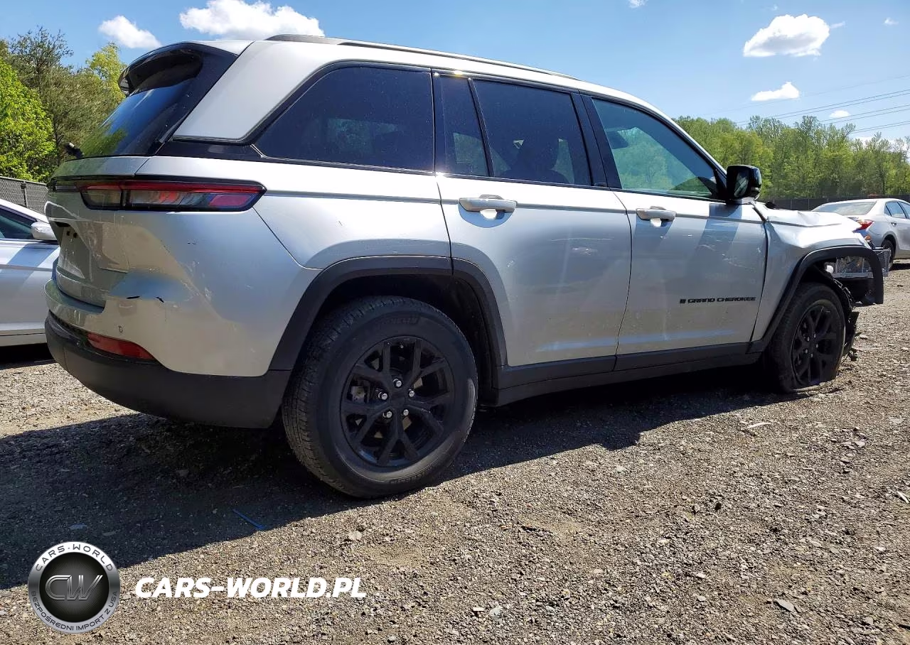 2024 Jeep Grand Cherokee Laredo VIN:1C4RJHAG9RC233126 - 3