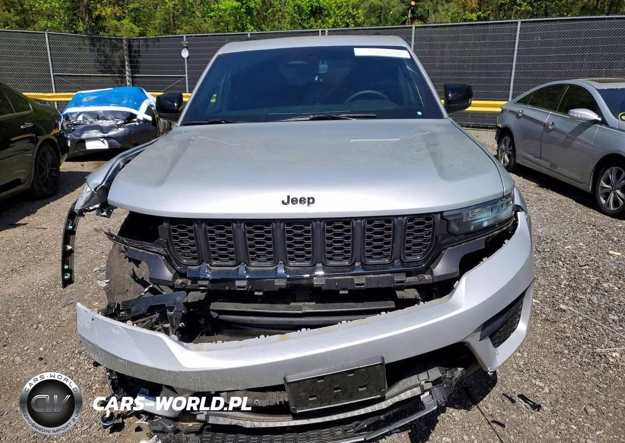 2024 Jeep Grand Cherokee Laredo VIN:1C4RJHAG9RC233126 - 5