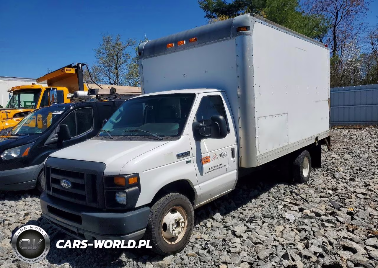 2010 Ford Econoline E350 Super Duty Cutaway Van