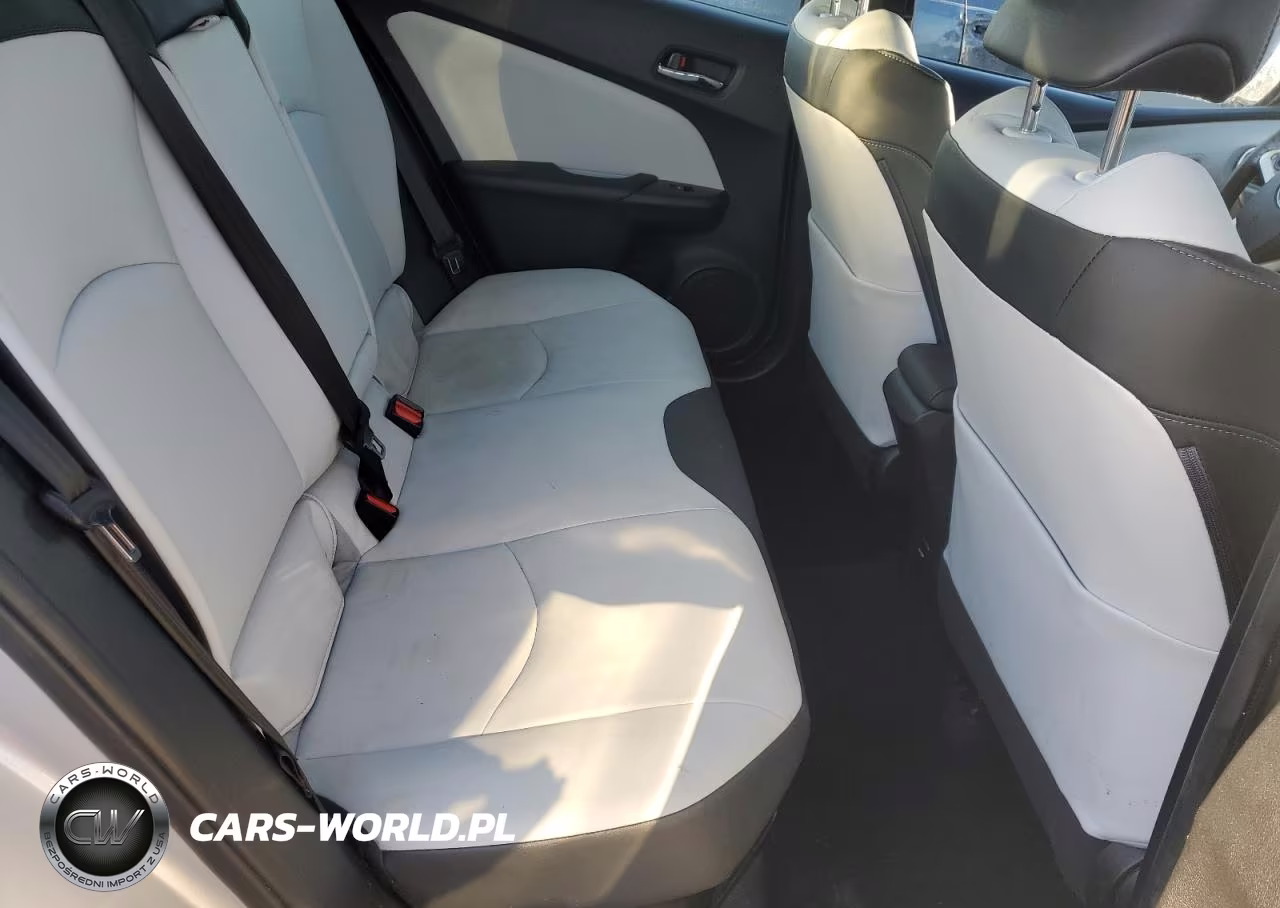 2016 Toyota Prius Four VIN:JTDKARFU7G3021182 - 10