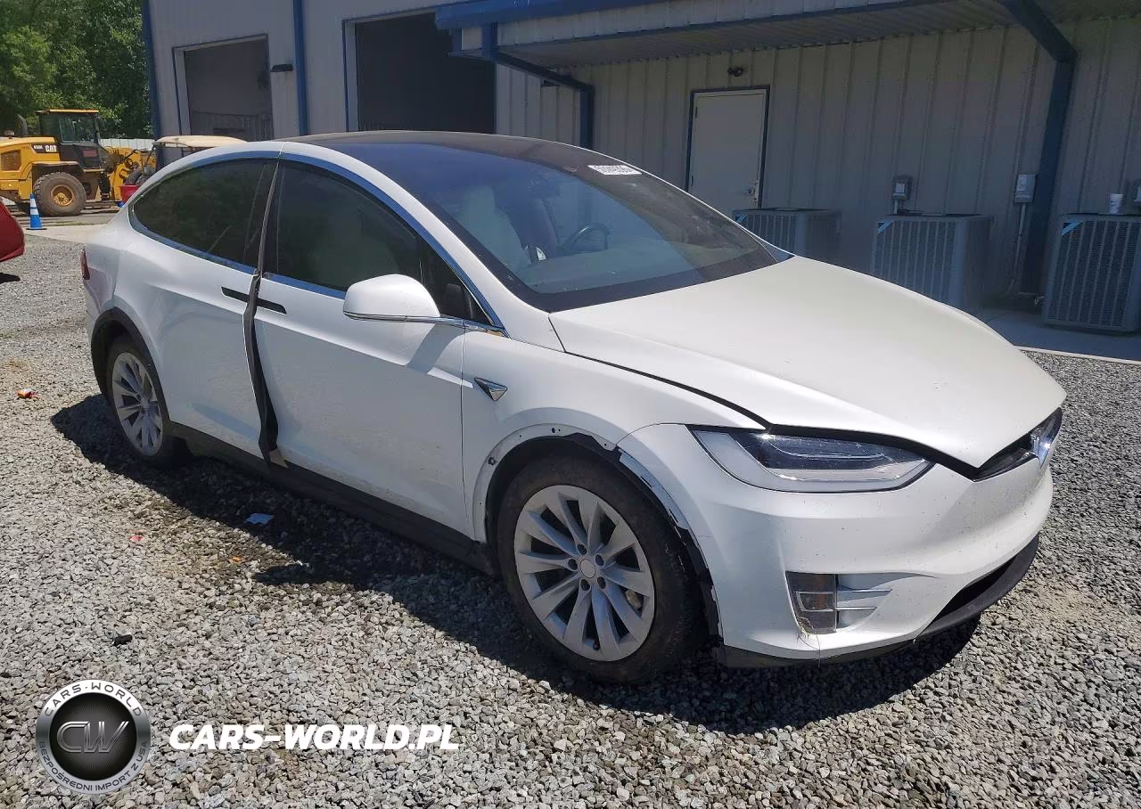 2020 Tesla Model X VIN:5YJXCAE22LF271752 - 4