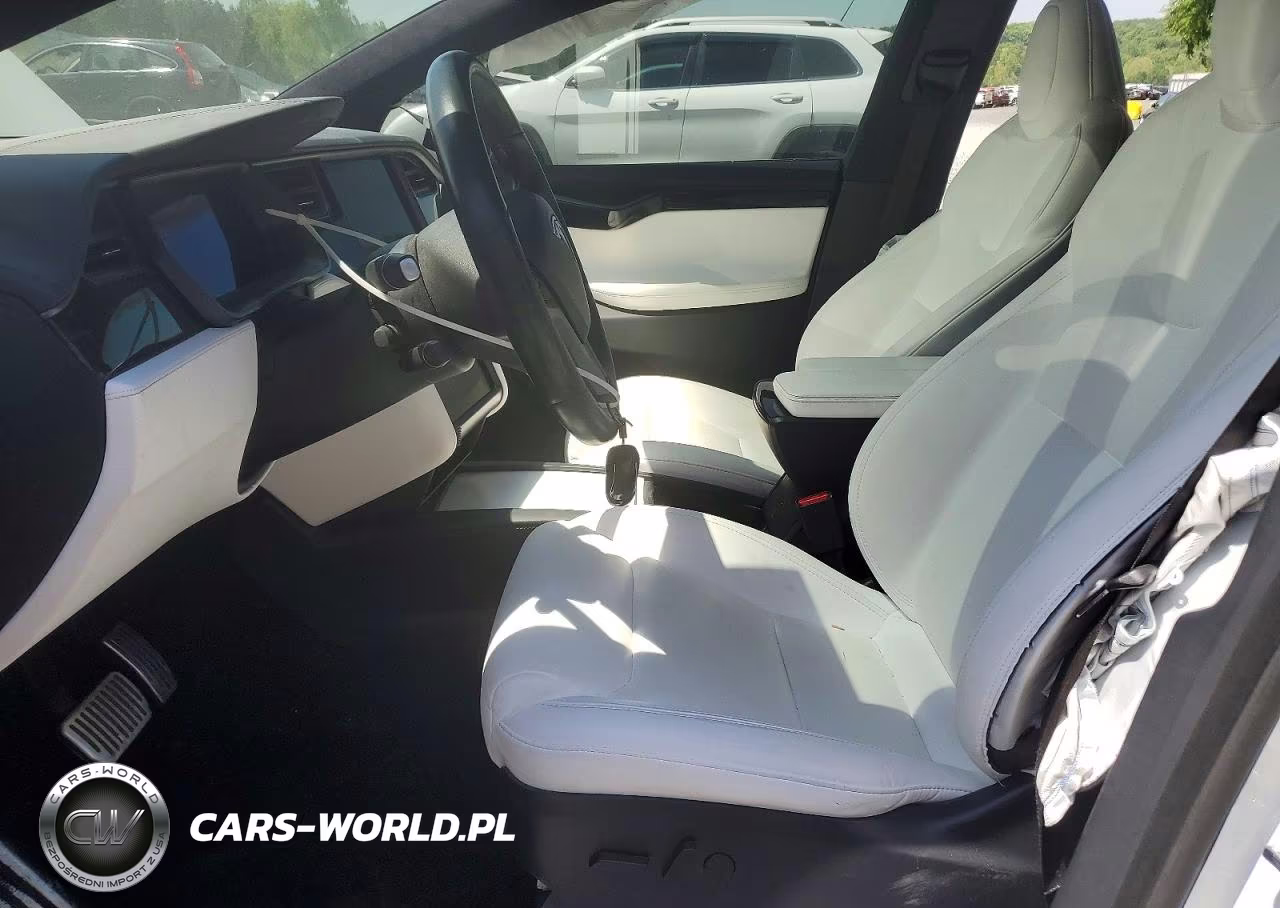 2020 Tesla Model X VIN:5YJXCAE22LF271752 - 7