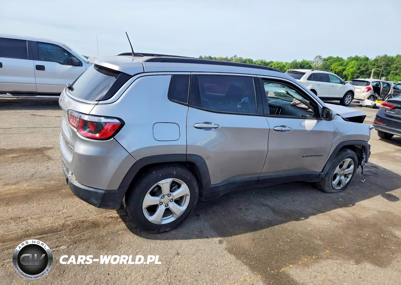 2019 Jeep Compass Latitude VIN:3C4NJCBB8KT835255 - 3