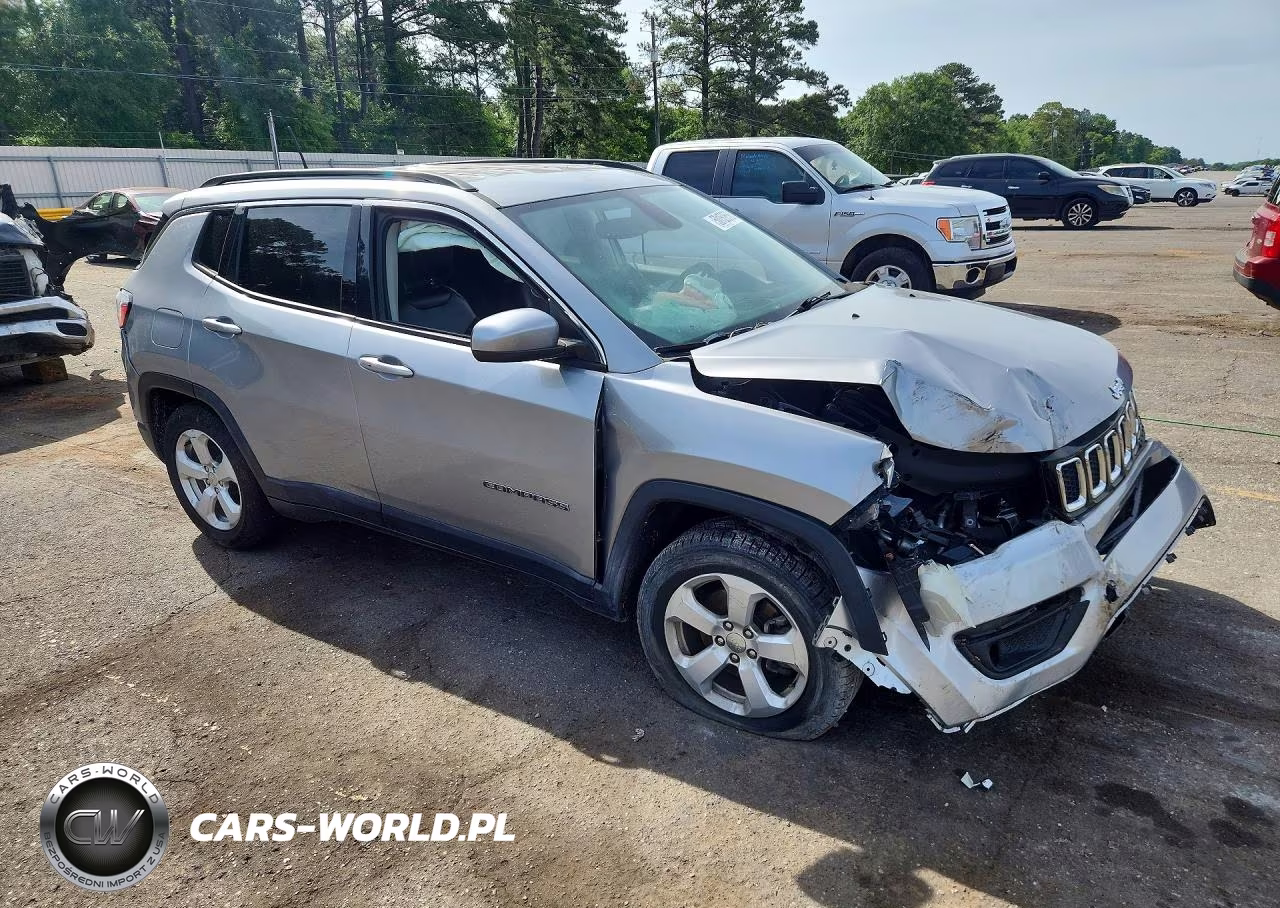 2019 Jeep Compass Latitude VIN:3C4NJCBB8KT835255 - 4