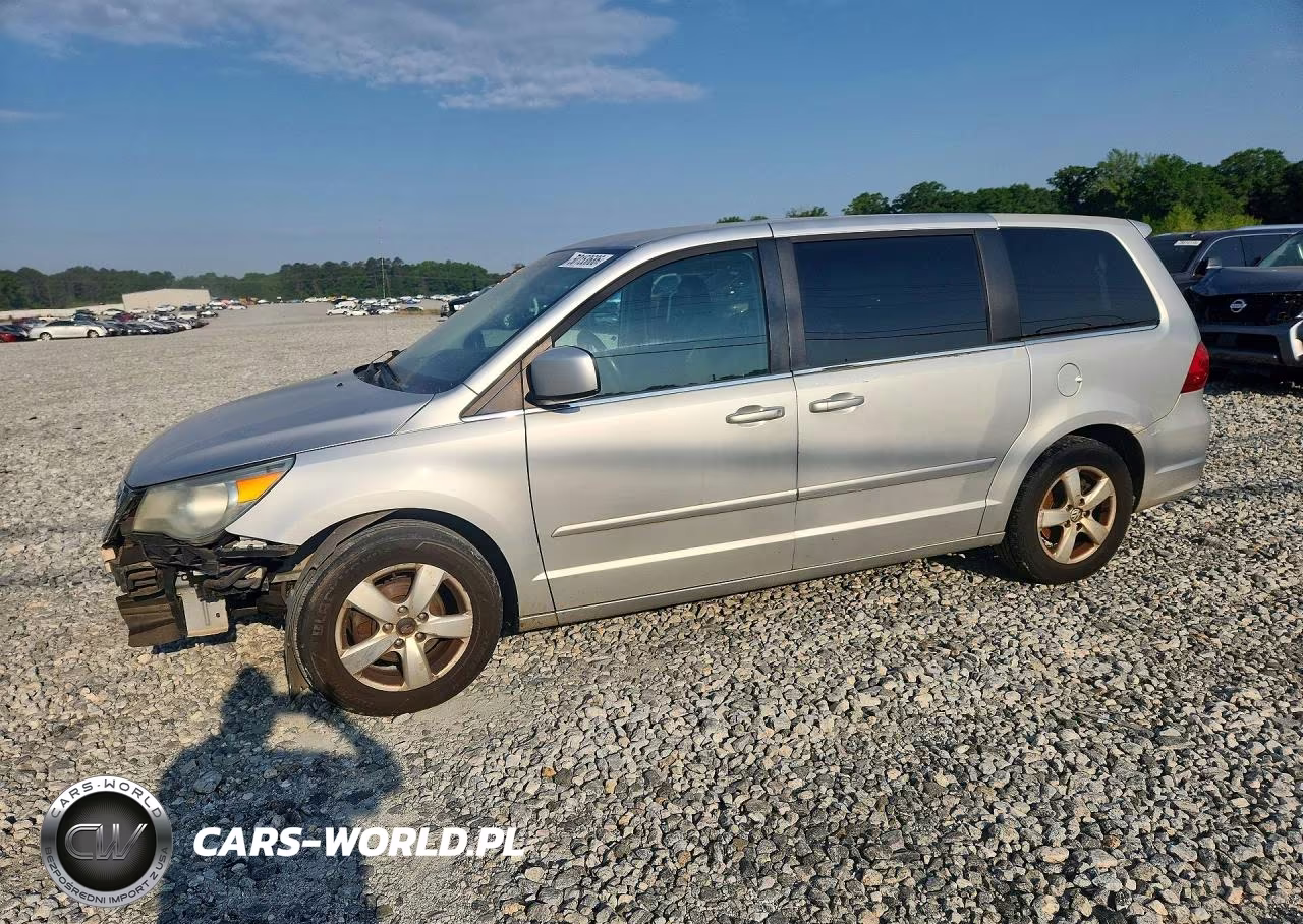2010 Volkswagen Routan Se
