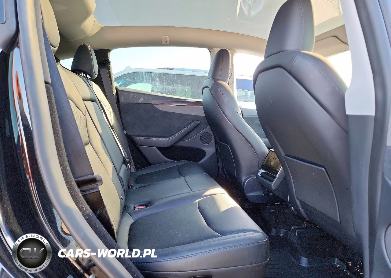 2026 Tesla Model Y VIN:7SAYGDEE9TF366607 - 10