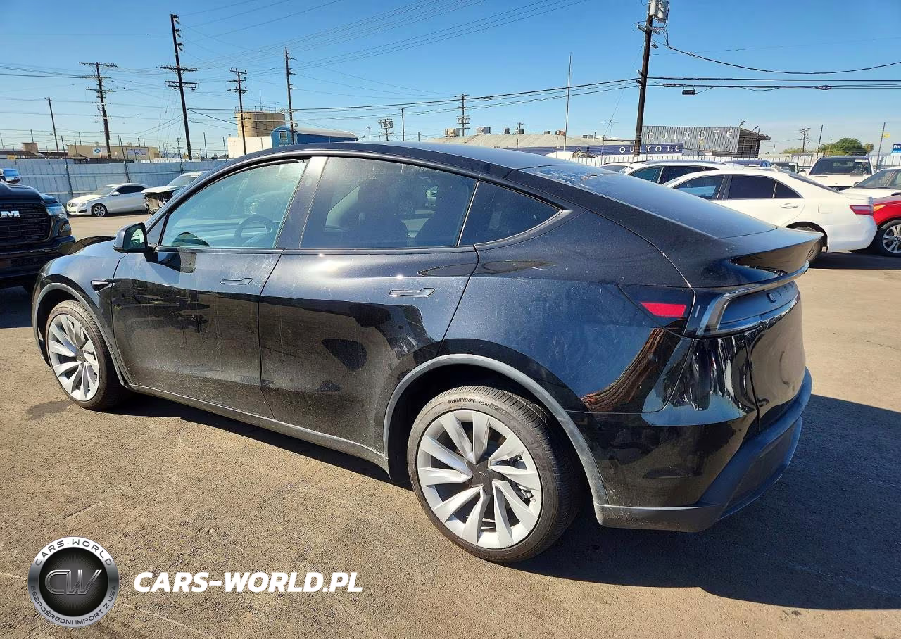 2026 Tesla Model Y VIN:7SAYGDEE9TF366607 - 2