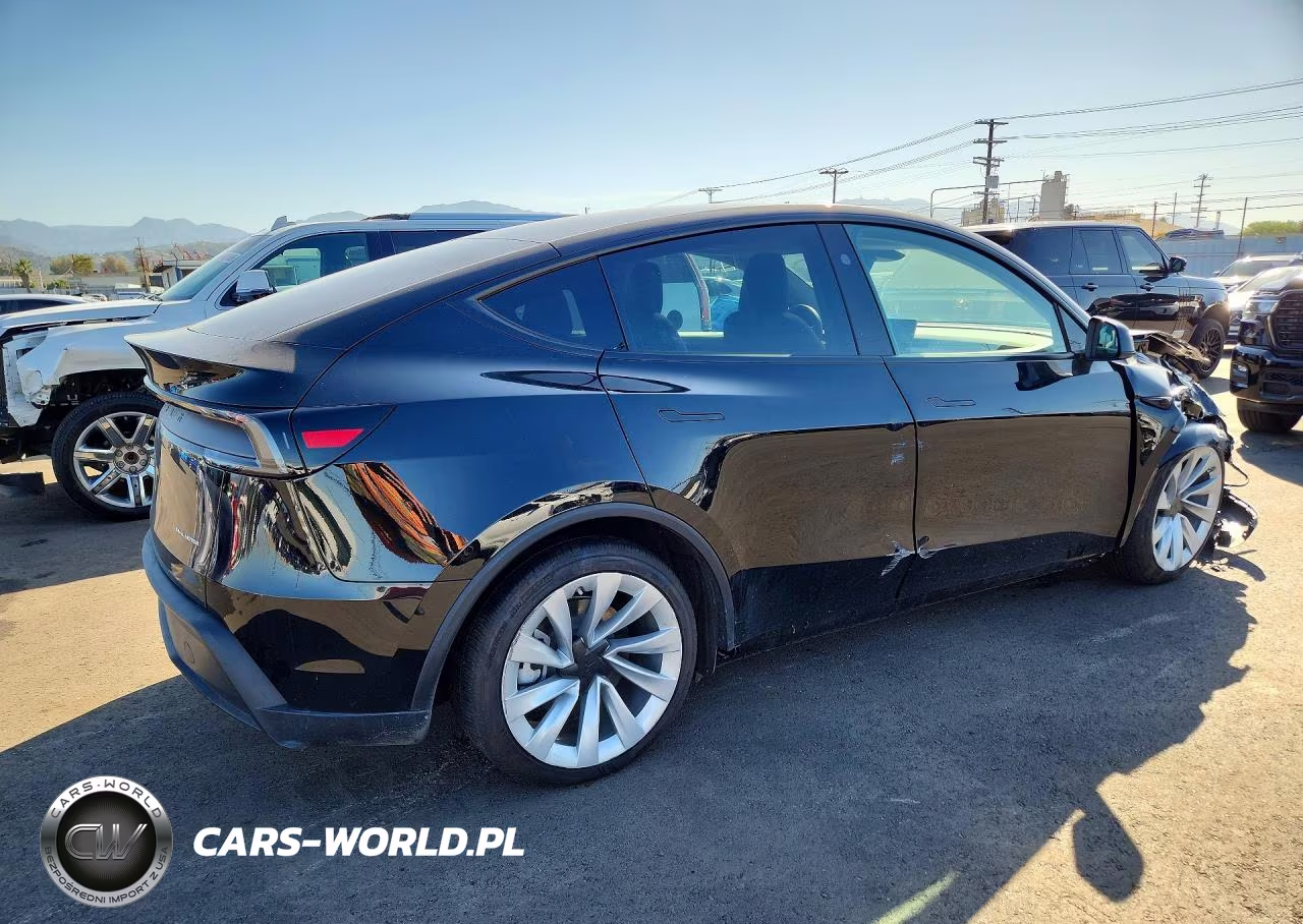 2026 Tesla Model Y VIN:7SAYGDEE9TF366607 - 3