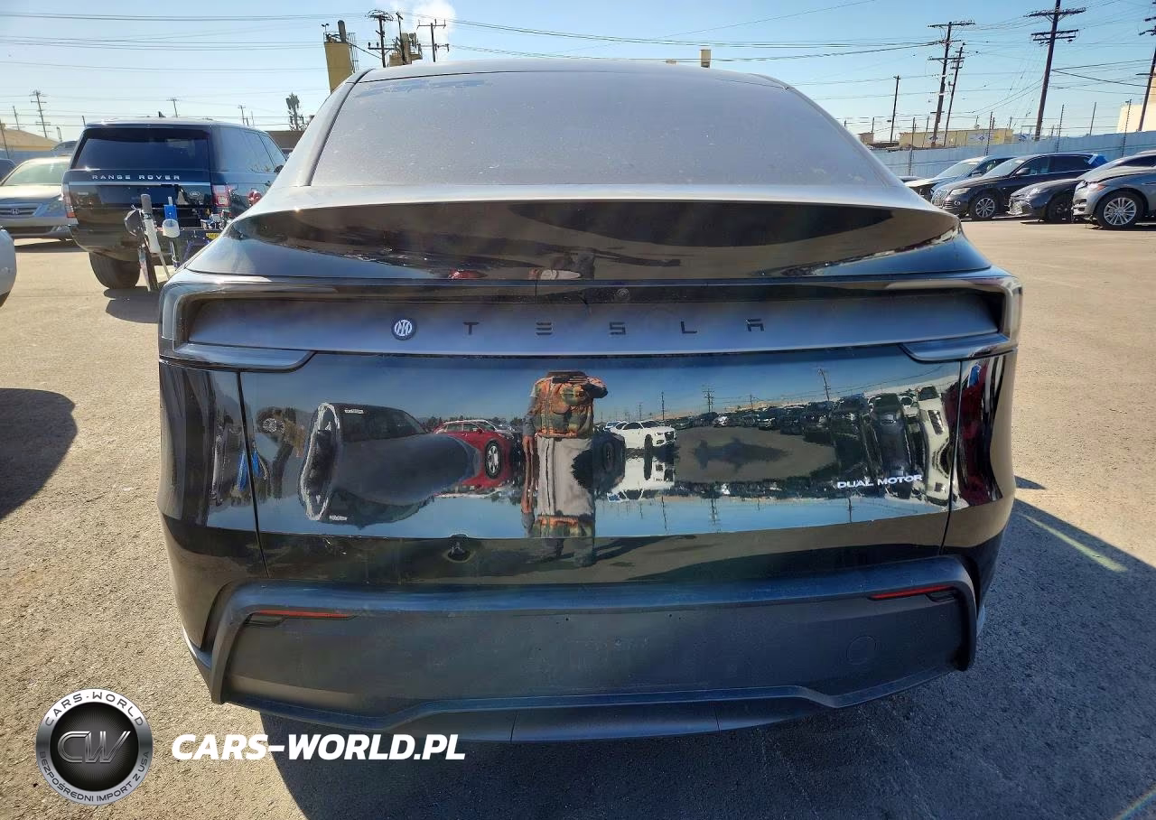 2026 Tesla Model Y VIN:7SAYGDEE9TF366607 - 6