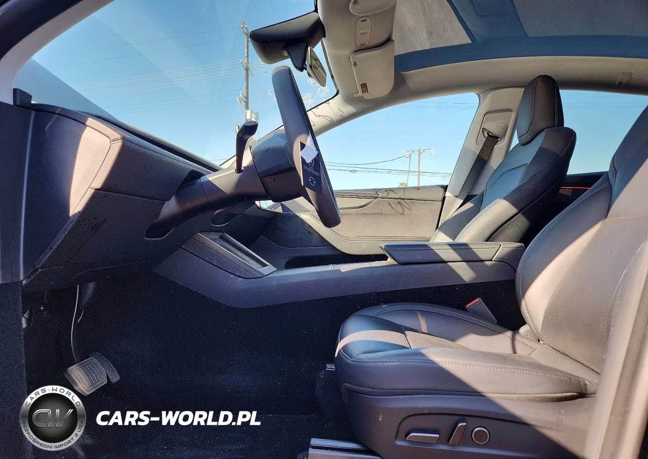 2026 Tesla Model Y VIN:7SAYGDEE9TF366607 - 7