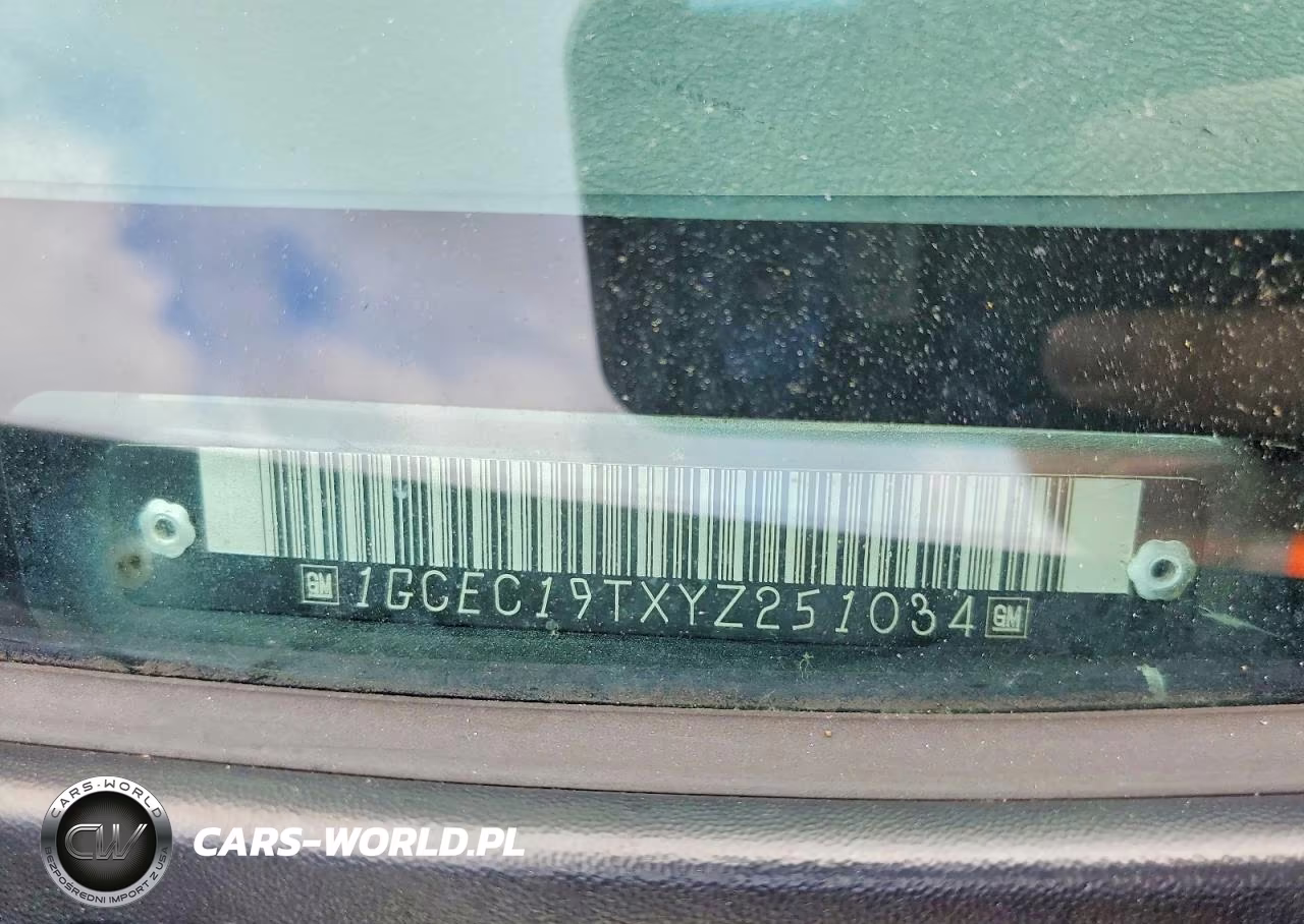 2000 Chevrolet Silverado C1500 VIN:1GCEC19TXYZ251034 - 12