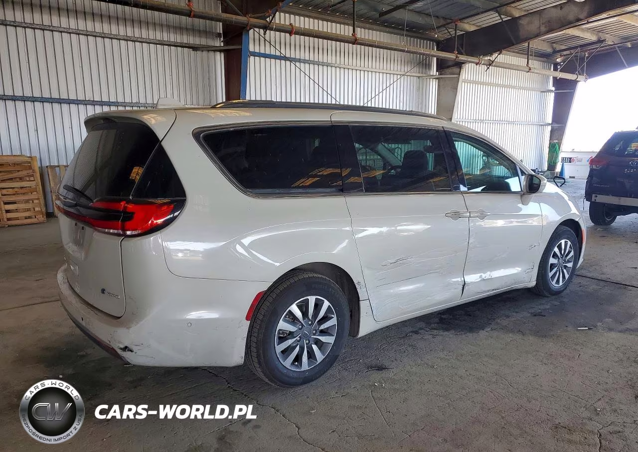2021 Chrysler Pacifica Hybrid Touring L VIN:2C4RC1L75MR580578 - 3