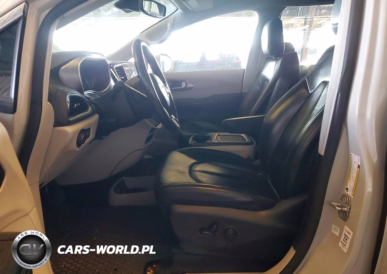 2021 Chrysler Pacifica Hybrid Touring L VIN:2C4RC1L75MR580578 - 7