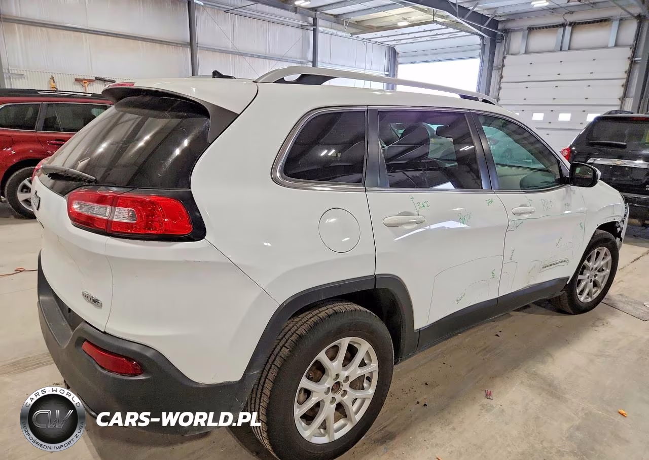 2016 Jeep Cherokee Latitude VIN:1C4PJMCB3GW153818 - 3