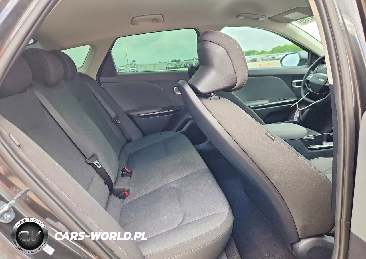 2025 Kia K4 Lx VIN:3KPFT4DE5SE210621 - 10