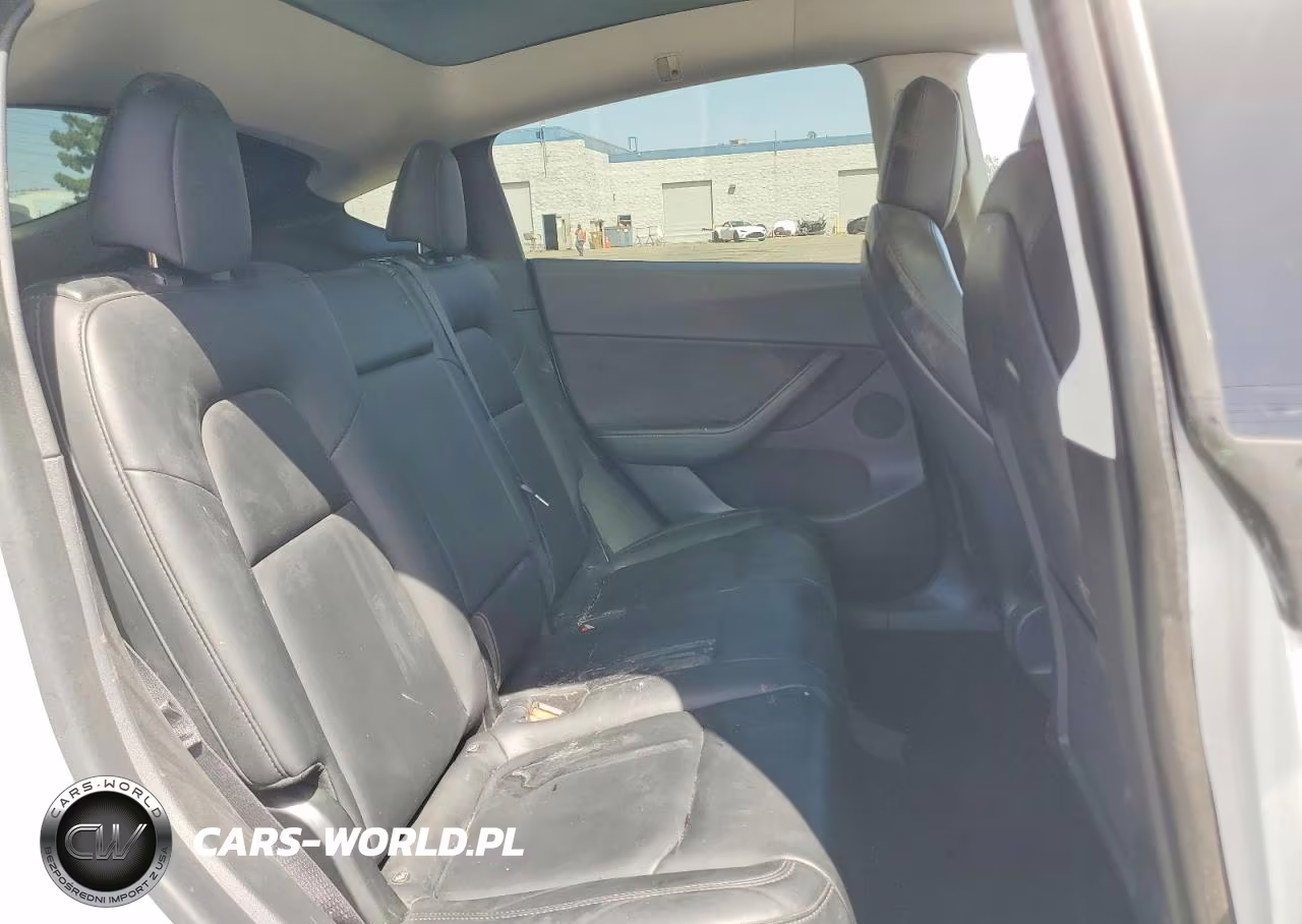 2020 Tesla Model Y VIN:5YJYGDEE1LF057484 - 10