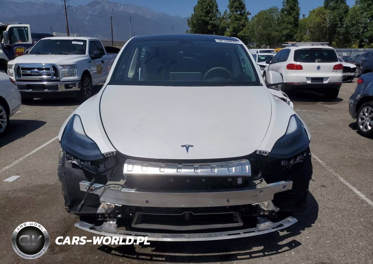 2020 Tesla Model Y VIN:5YJYGDEE1LF057484 - 5