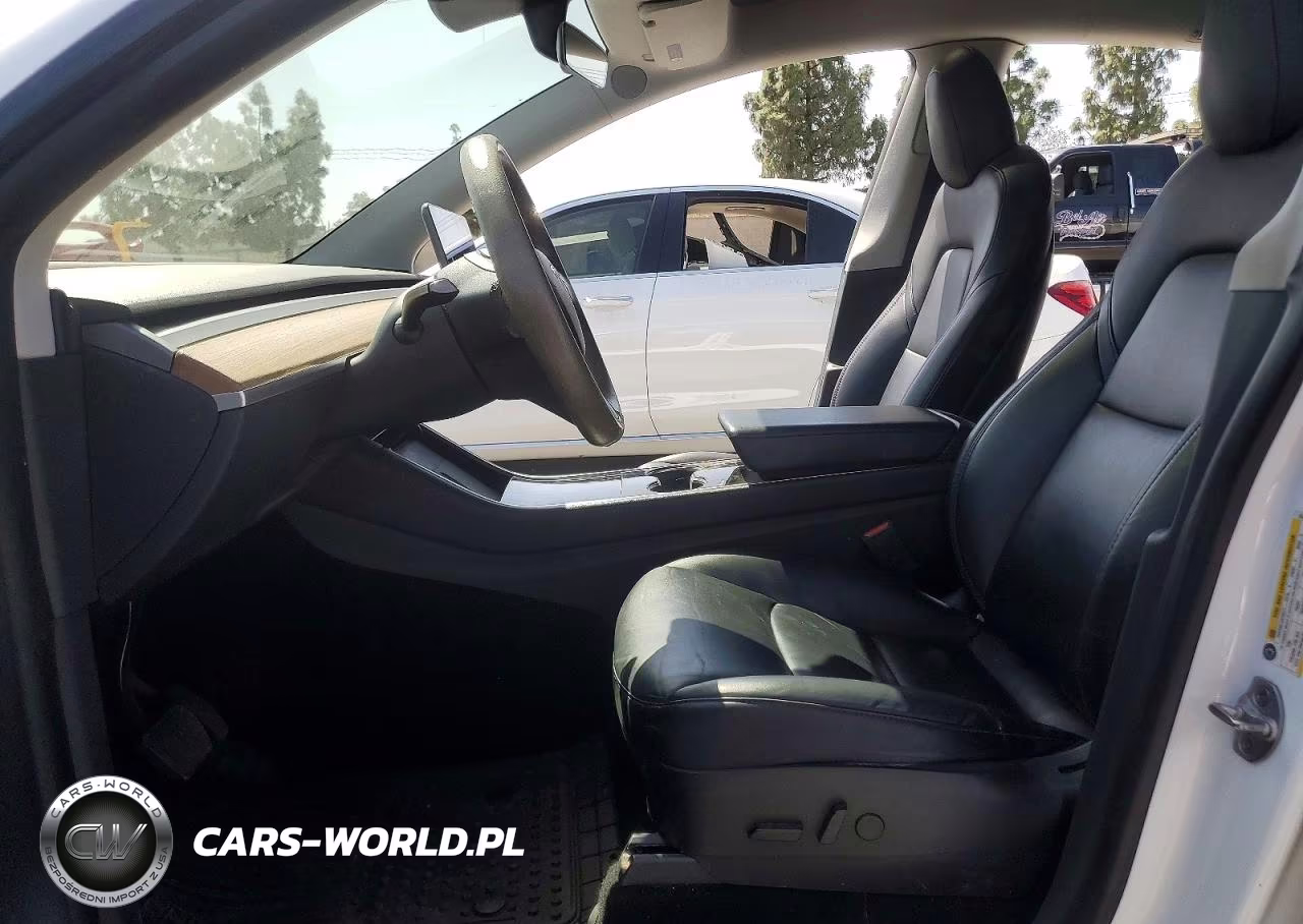 2020 Tesla Model Y VIN:5YJYGDEE1LF057484 - 7