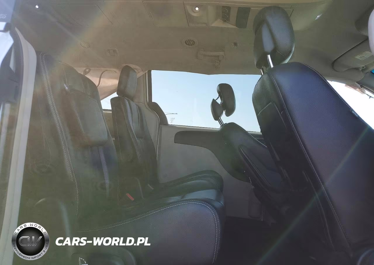 2014 Chrysler Town & Country Touring VIN:2C4RC1BG3ER158778 - 11