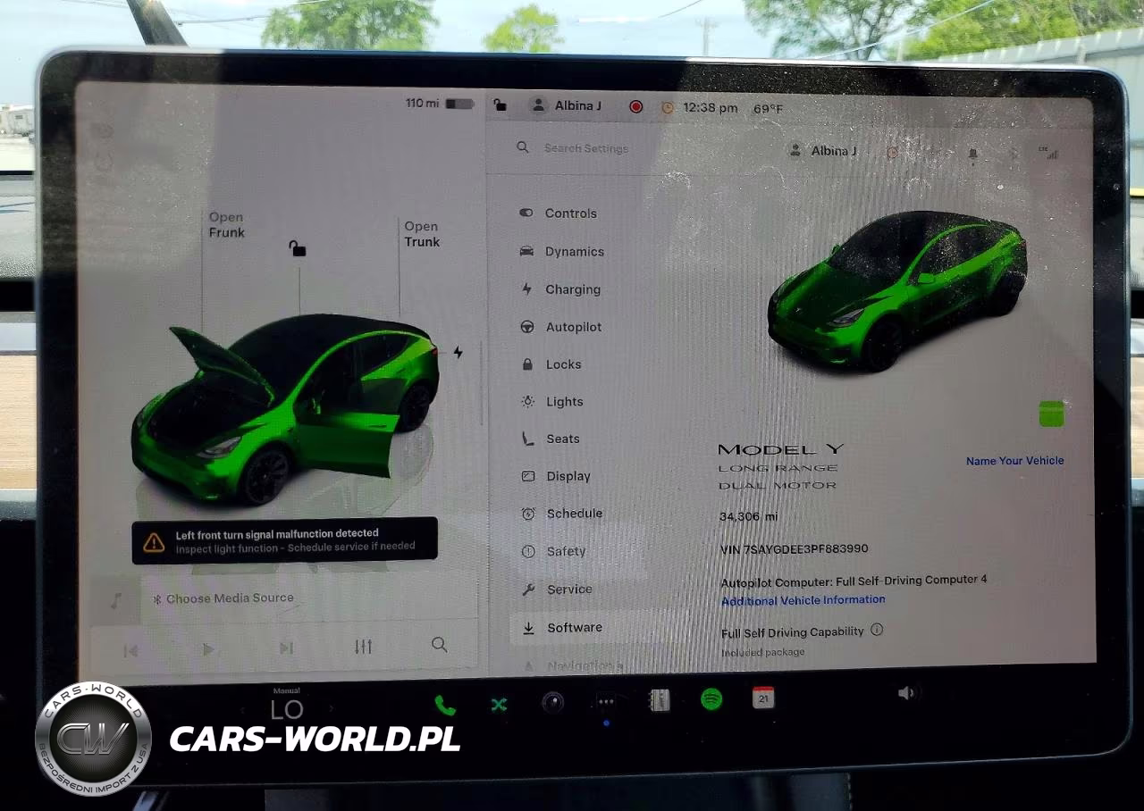 2023 Tesla Model Y VIN:7SAYGDEE3PF883990 - 9